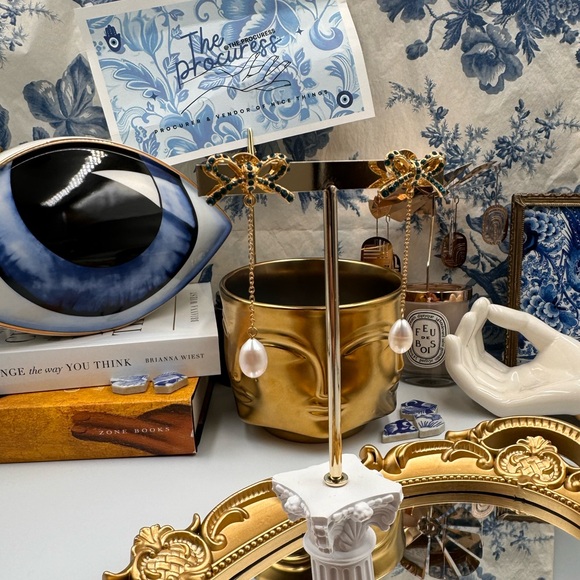 🆕 OSCAR DE LA RENTA 🧿 NWOT Swarovski Blue Crystal Bow Pearl Drop Earrings - Picture 15 of 15